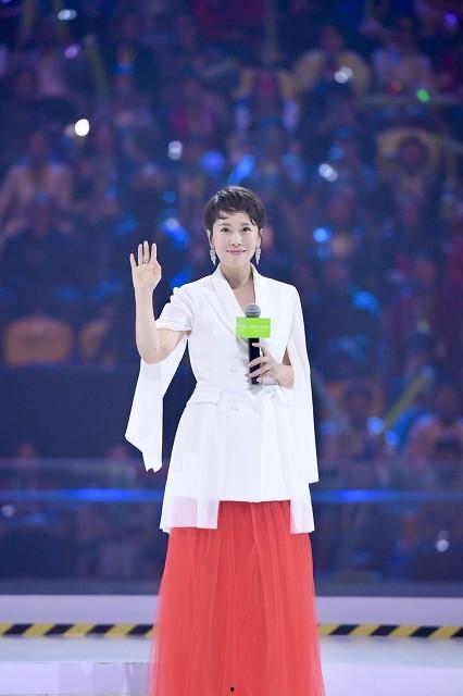 娱乐吃瓜四字女星是谁,她是如何成为娱乐圈焦点人物的?